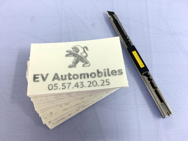 Impression de signature adhésives pour PEUGEOT EV