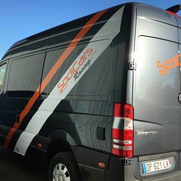 Adhésif vinyle et adhésif microperforé