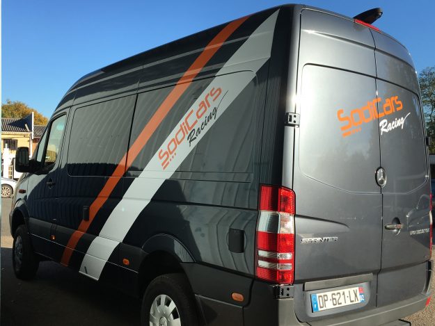 Adhésif vinyle et adhésif microperforé