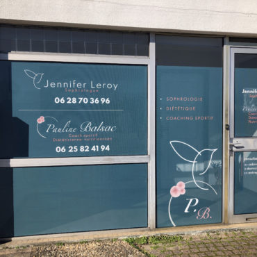 JENNIFER LEROY - SOPHROLOGIE- micro perforé - VITRINE