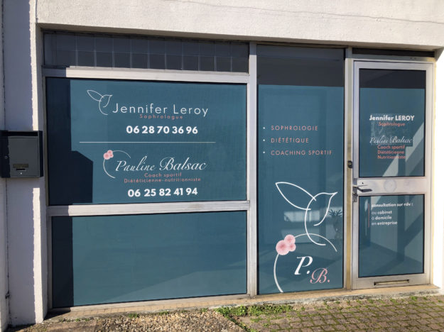 JENNIFER LEROY - SOPHROLOGIE- micro perforé - VITRINE