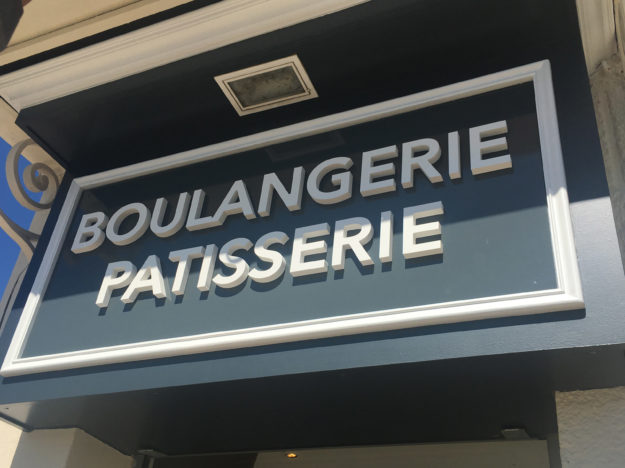 LE FOURNIL DES PONTS EIFFELS-FACADE - LETTRES PVC VOLUME