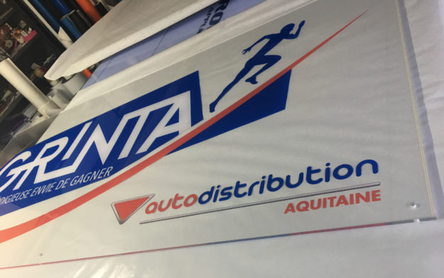 AD AUTO DISTRIBUTION - GRINTA - PLAQUE PLEXIGLASS